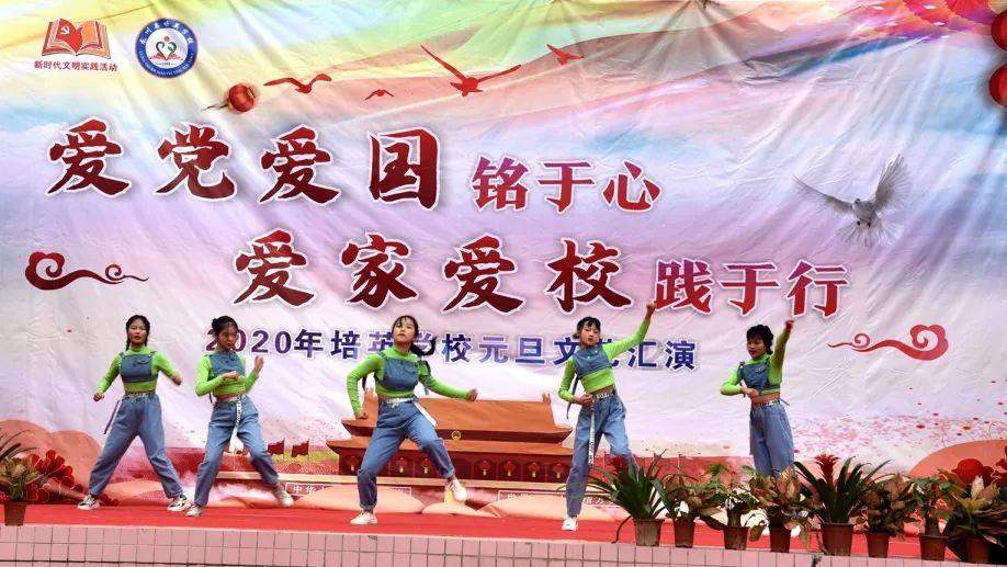 救援聪明的小女生